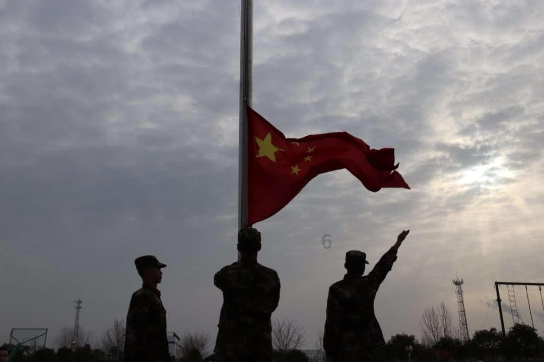 探索富士康留守员工:留下是为了全额工资,成年人为了钱真的可以不顾性命吗?世界,发现无尽乐趣
