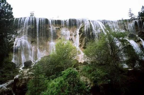 龙地逃生